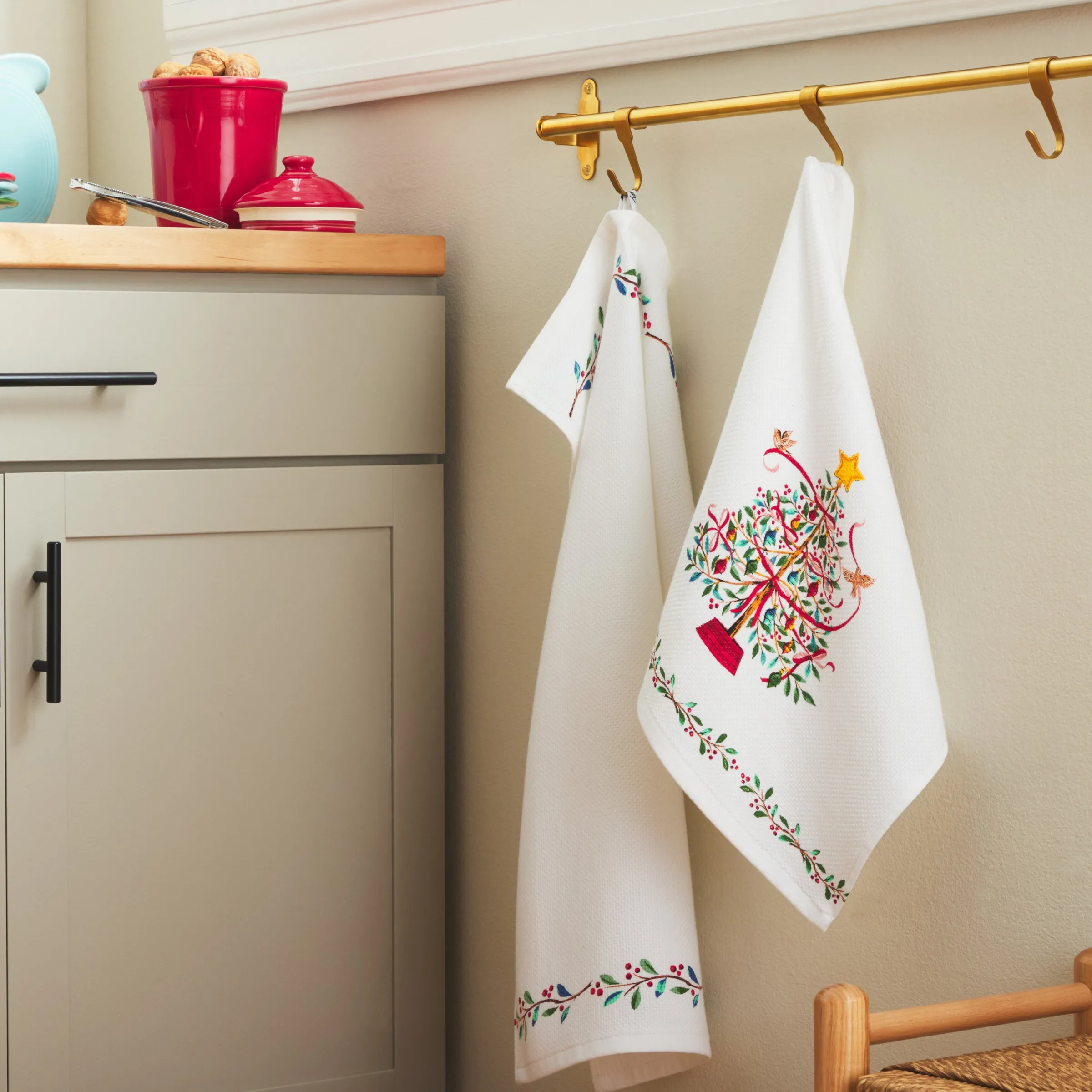 Holly Berry Christmas Tree Kitchen Towel Set|Fiesta Factory Direct Hot