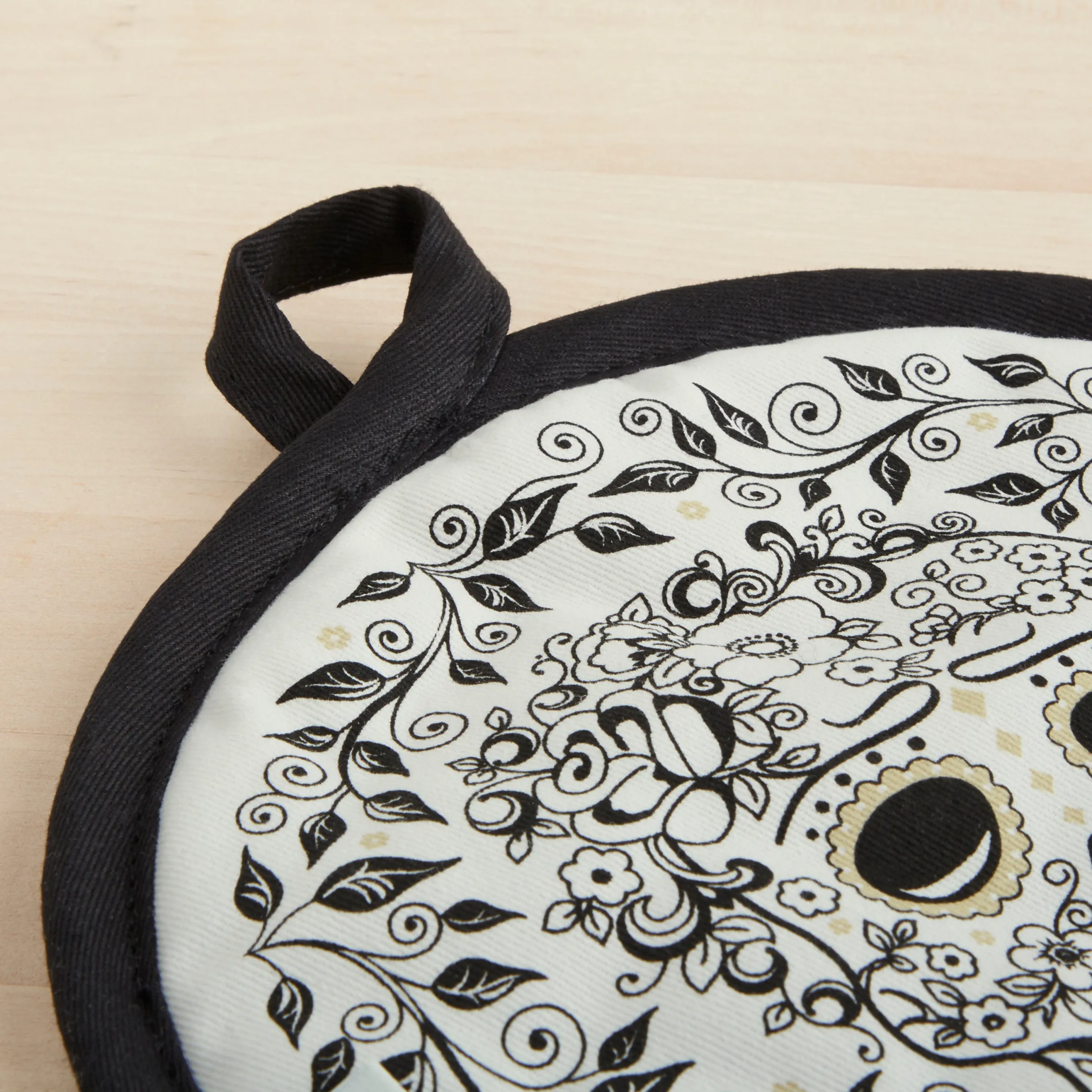 Retired Skull and Vine Oven Mitt & Pot Holder Set|Fiesta Factory Direct